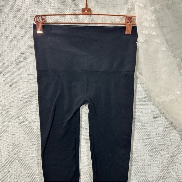 Assets by Spanx black shaping leggings size M - Picture 6 of 7